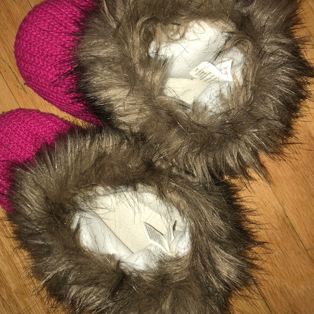 SOLD. Little Girls House Slippers - Picture 6 of 8